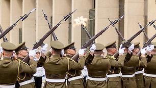 Valstybės vėliavos pakėlimo ceremonija Nepriklausomybės aikštėje