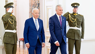 Joe Bidenas, Gitanas Nausėda
