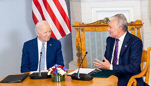 Joe Bidenas, Gitanas Nausėda