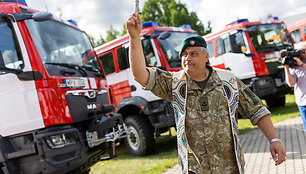 Priešgaisrinės apsaugos ir gelbėjimo departamentas pristatė 20 naujų vidutinės klasės automobilinių cisternų.