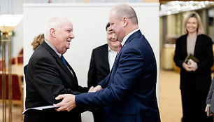 Andrew Bakeris, Saulius Skvernelis