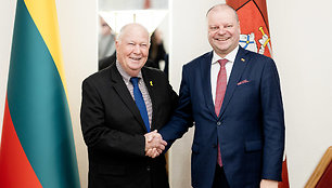 Andrew Bakeris, Saulius Skvernelis