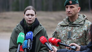 Dovilė &Scaron;akalienė, Raimundas Vaik&scaron;noras