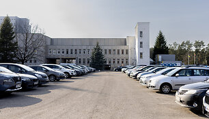 Automobilių parkavimas prie Lazdynų ligoninės