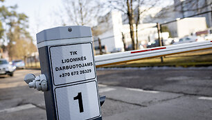 Automobilių parkavimas prie Lazdynų ligoninės