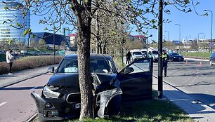 BMW ir &bdquo;Toyota&ldquo; avarija prie Seimo