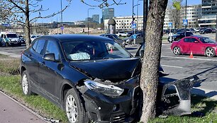 BMW ir &bdquo;Toyota&ldquo; avarija prie Seimo