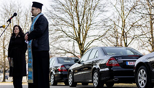 Automobilių ir kitų pagalbos priemonių perdavimas Ukrainai