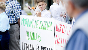 Vilniaus J.Lelevelio mokyklos bendruomenė piketuoja