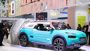 &bdquo;Citroen&ldquo; stendas Frankfurto automobilių parodoje