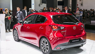 &bdquo;Mazda&ldquo; stendas Frankfurto automobilių parodoje