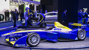 &bdquo;Renault&ldquo; stendas Frankfurto automobilių parodoje