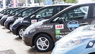 Elektromobilių lenktynių dalyviai Europos aik&scaron;tėje