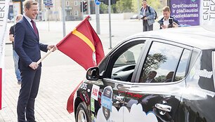 Elektromobilių lenktynių dalyviai Europos aik&scaron;tėje