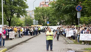 Mitingas prie JAV ambasados