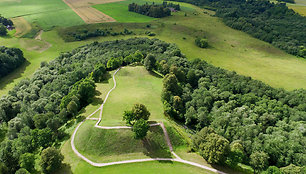 Bakainių piliakalnis