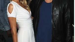 Paris Hilton su Riveriu Viiperi