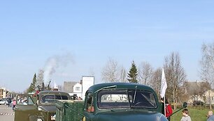 Automobilių parado akimirka