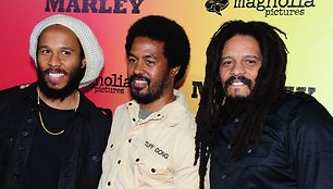 Bobo sūnūs - Ziggy Marley (kairėje) su broliais Robbie ir Rohanu