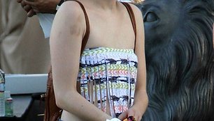 Emma Roberts linksminasi muzikos festivalyje