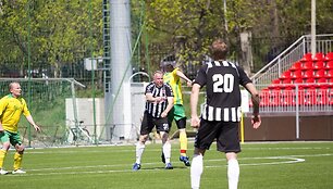 Vytaras Radzevičius (centre)