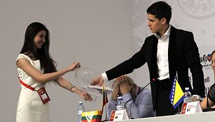 Donatas Montvydas traukia numerį