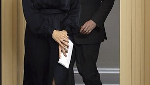 Angelina Jolie su Didžiosios Britanijos užsienio reikalų sekretoriumi Williamu Hague