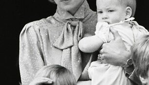 Princesė Diana su sūnumis &ndash; princu Williamu (priekyje) ir princu Harry