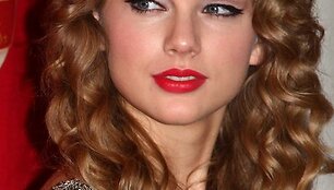 1 vieta &ndash; 22-ejų metų kantri dainininkė Taylor Swift &ndash; 57 mln. JAV dolerių