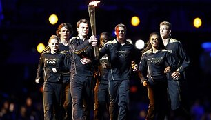 Olimpinę ugnį įžiebė Didžiosios Britanijos jaunieji sportininkai
