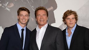 Arnoldas Schwarzeneggeris su sūnumis Christopheriu (kairėje) ir Patricku