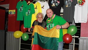 Vytenis Aleksandraitis su Lietuvos atributika