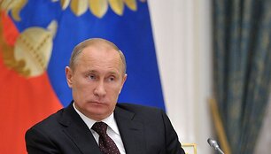 Vladimiras Putinas palaimino &bdquo;Pussy Riot&ldquo; narėms skirtą bausmę