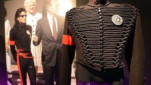 Michaelo Jacksono kostiumas i&scaron; susitikimo su buvusiu JAV prezidentu George'u Bushu