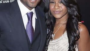 Whitney Houston dukra Bobbi Kristina ir jos sužadėtinis Nickas Gordonas