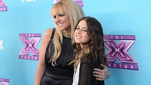 Britney Spears (kairėje) su „X Factor“ projekto finaliste Carly Rose Sonenclar