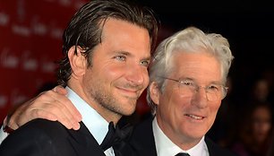 Bradley Cooperis (kairėje) ir Richardas Gere'as