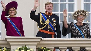 I&scaron; kairės: Nyderlandų princesė Maxima, princas Williamas Alexanderis ir karalienė Beatrix