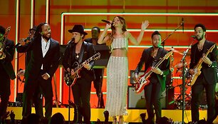 Rihanna, Bruno Marsas, Stingas, Ziggy, Stephenas ir Damianas Marley 