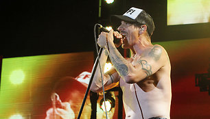 „Red Hot Chili Peppers“ koncerto akimirka