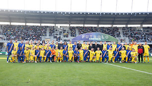 Pasaulio futbolo legendų rungtynės su legendiniais Lietuvos futbolininkais