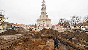 Archeologiniai kasinėjimai Kauno Rotušės aikštėjė