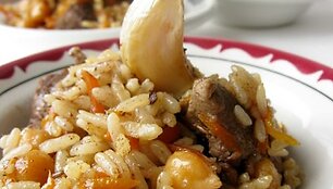 Plovas su jautiena ir daigintais avinžirniais