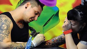 Darant tatuiruotę