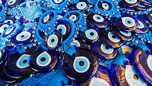 Turkiška akis – laimės simbolis.