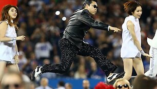Gangnam &scaron;okį drauge su Psy &scaron;oka visas pasaulis.