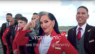 „Virgin Atlantic“ keičia personalo aprangą, bet vyrų nevers vilkėti sijonus