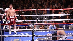 Canelo Alvarezas &ndash; Rocky Fieldingas