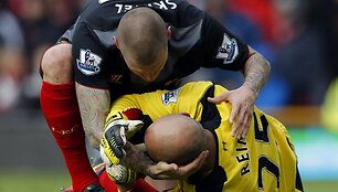 Martinas Skrtelis ir Pepe Reina