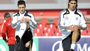 Mesutas Ozilas ir Sami Khedira